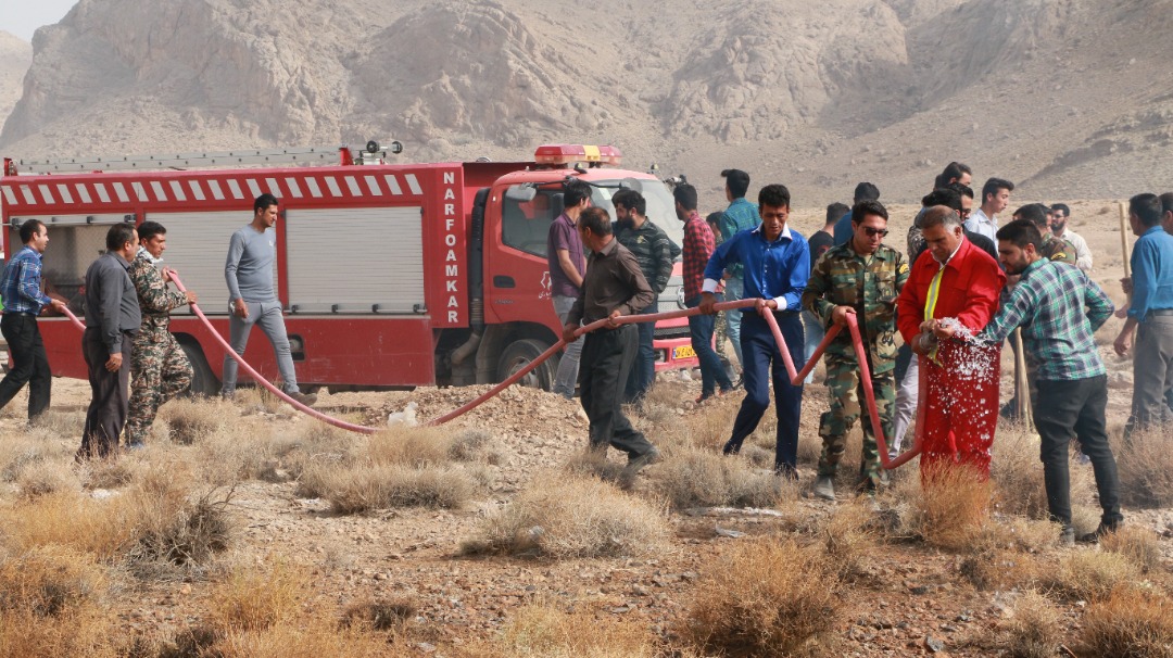 با هدف آمادگی کامل دستگاه های اجرایی مانور مقابله با اطفاء حریق در مراتع روستای کرخنگان بخش ایثار شهرستان مروست برگزار گردید.